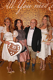 Gitta Saxx, Angermaier Chef Dr. Axel Munz - 70 Jahre Trachten Angermaier (©Foto. Martin Schmitz)
